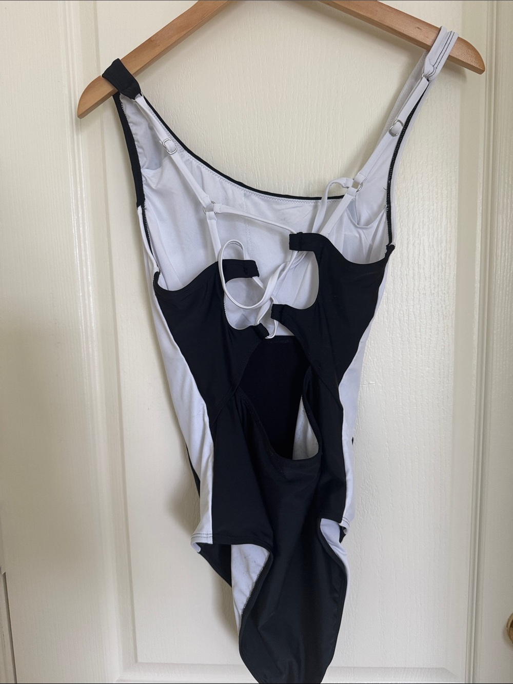Cupshe Tummy Control One-Piece Swimsuit - Picture 4 of 6